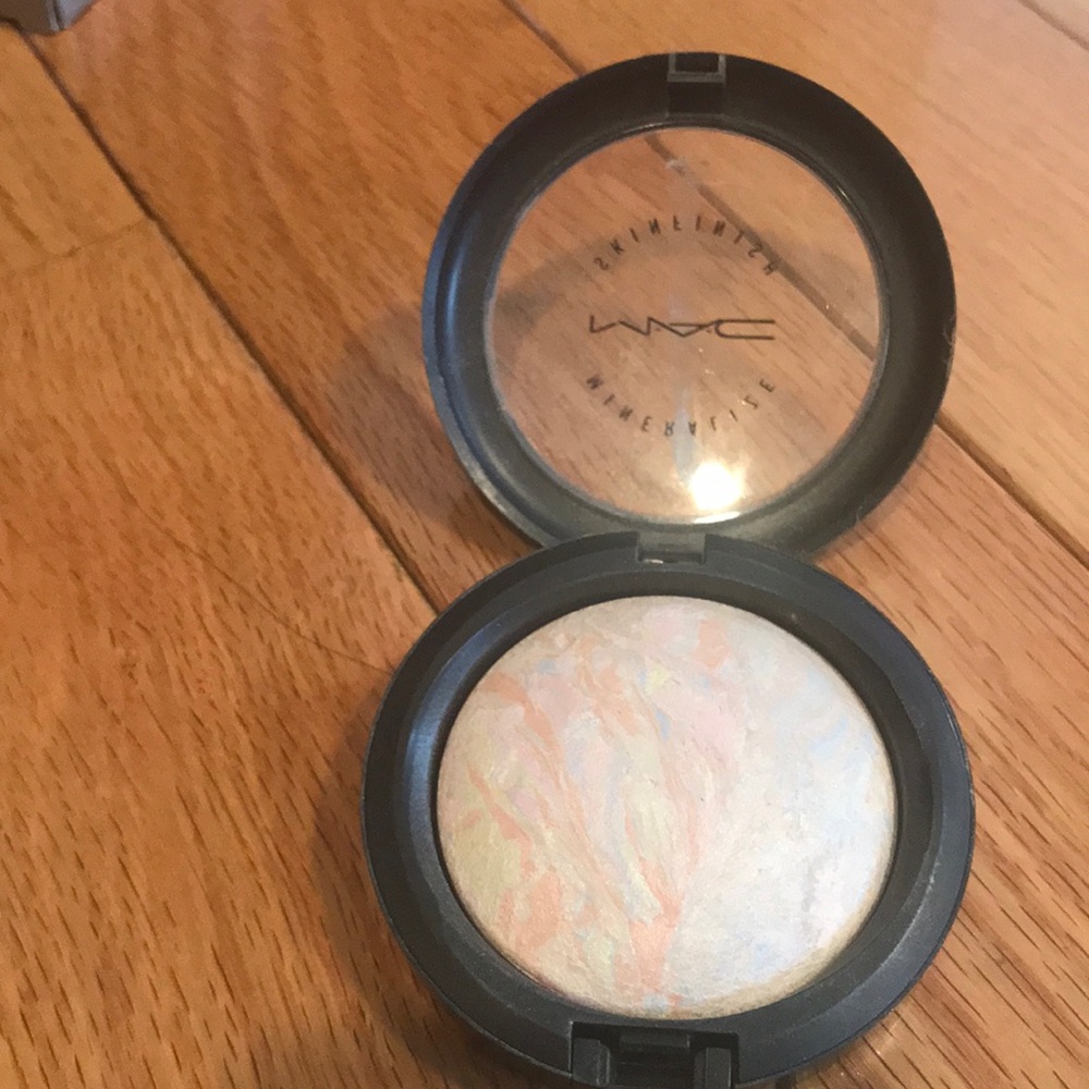 MAC HIGHLIGHTER limited edition hard to get